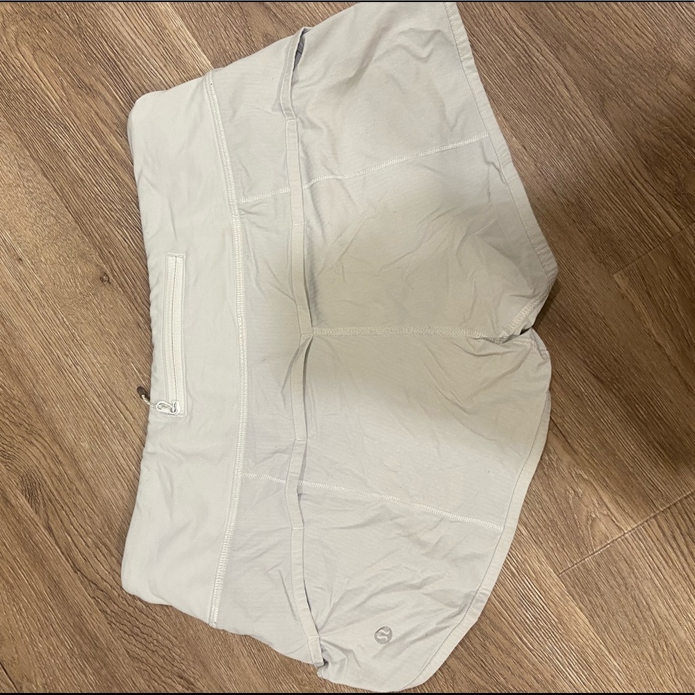 LULULEMON Size 4 White Shorts